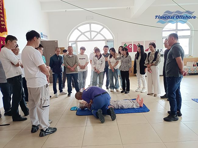 55世纪海工携手滨海蓝天救援队开展CPR心肺复苏和基础绳结实地培训活动 55世纪海工携手滨海蓝天救援队开展CPR心肺复苏和基础绳结实地培训活动